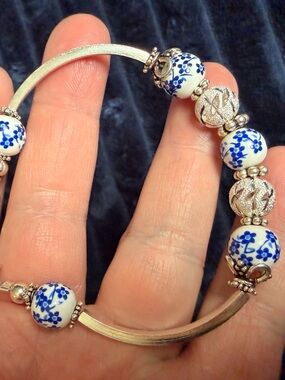 🥀Sterling silver Blue and White Floral porcelain bead bracelet.🥀